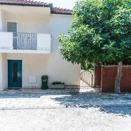 בית נופש Seaside House Businci, Ciovo - 27831 טרוגיר