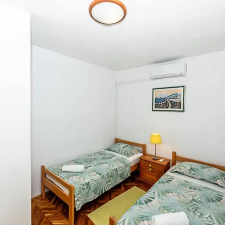 בית נופש Seaside House Businci, Ciovo - 27831 *