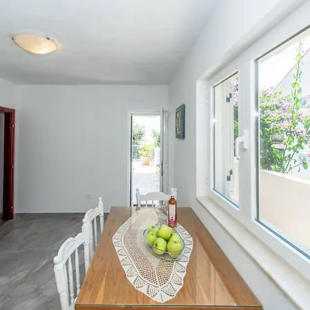 בית נופש Seaside House Businci, Ciovo - 27831 טרוגיר