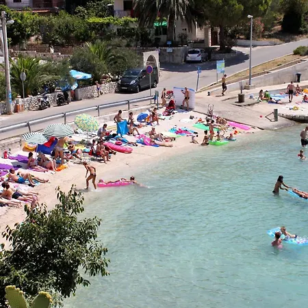 בית נופש Seaside House Businci, Ciovo - 27831 טרוגיר